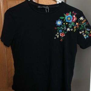 BLACK EMBROIDERED FLOWER TOP